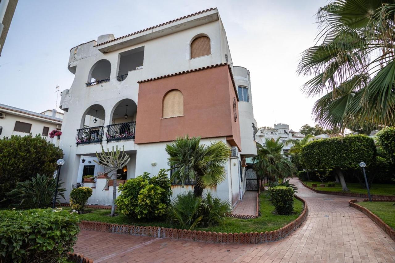 Courrier-House Apartment Aci Castello Exterior photo